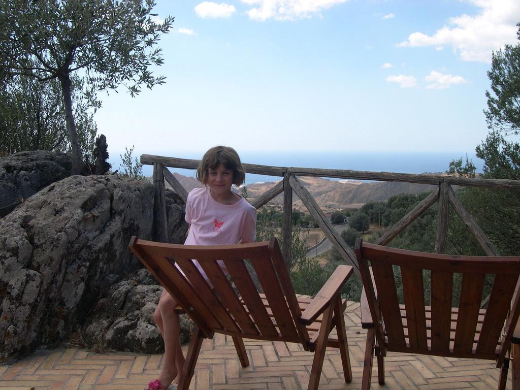Rocca Del Vento Bed & Breakfast San Pantaleone Phòng bức ảnh